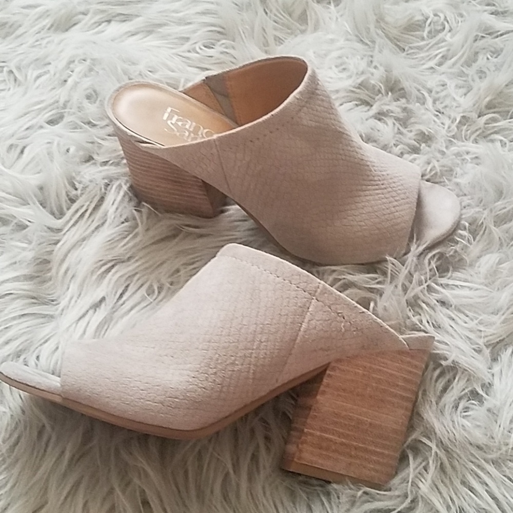 Beautiful gray suede mule